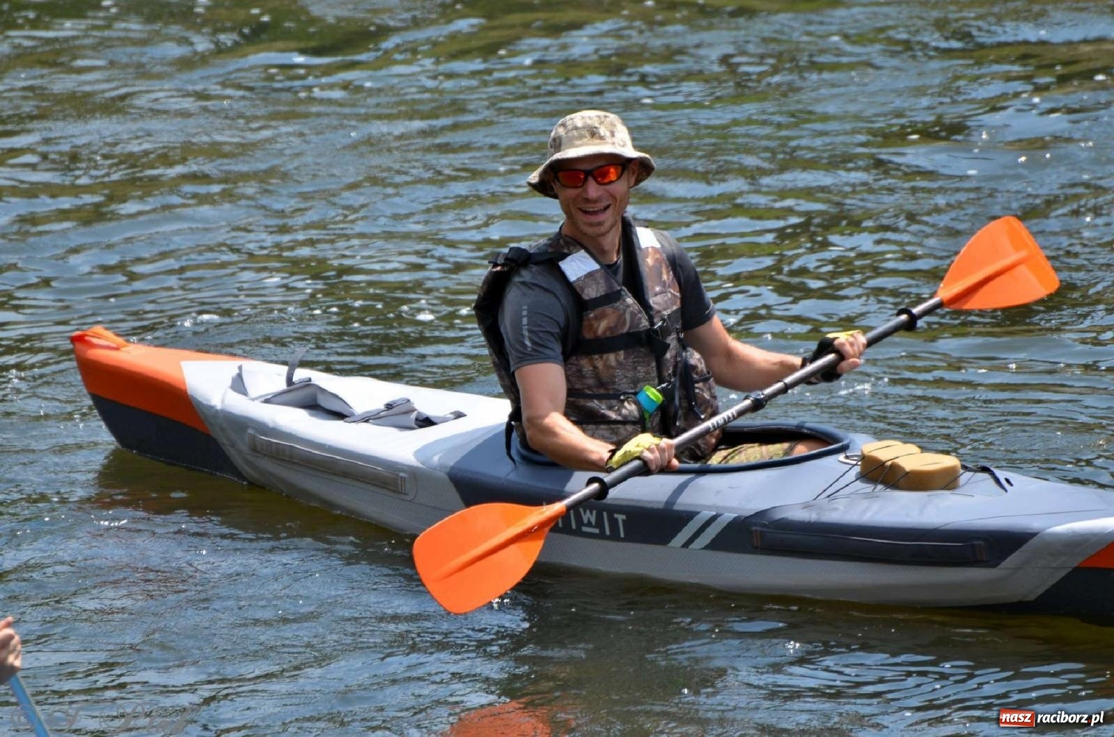Zdjęcie w galerii na portalu naszraciborz.pl: Ponad trzydzieści pływadeł wypłynęło z Raciborza [FOTO i WIDEO] wiadomości z regionu