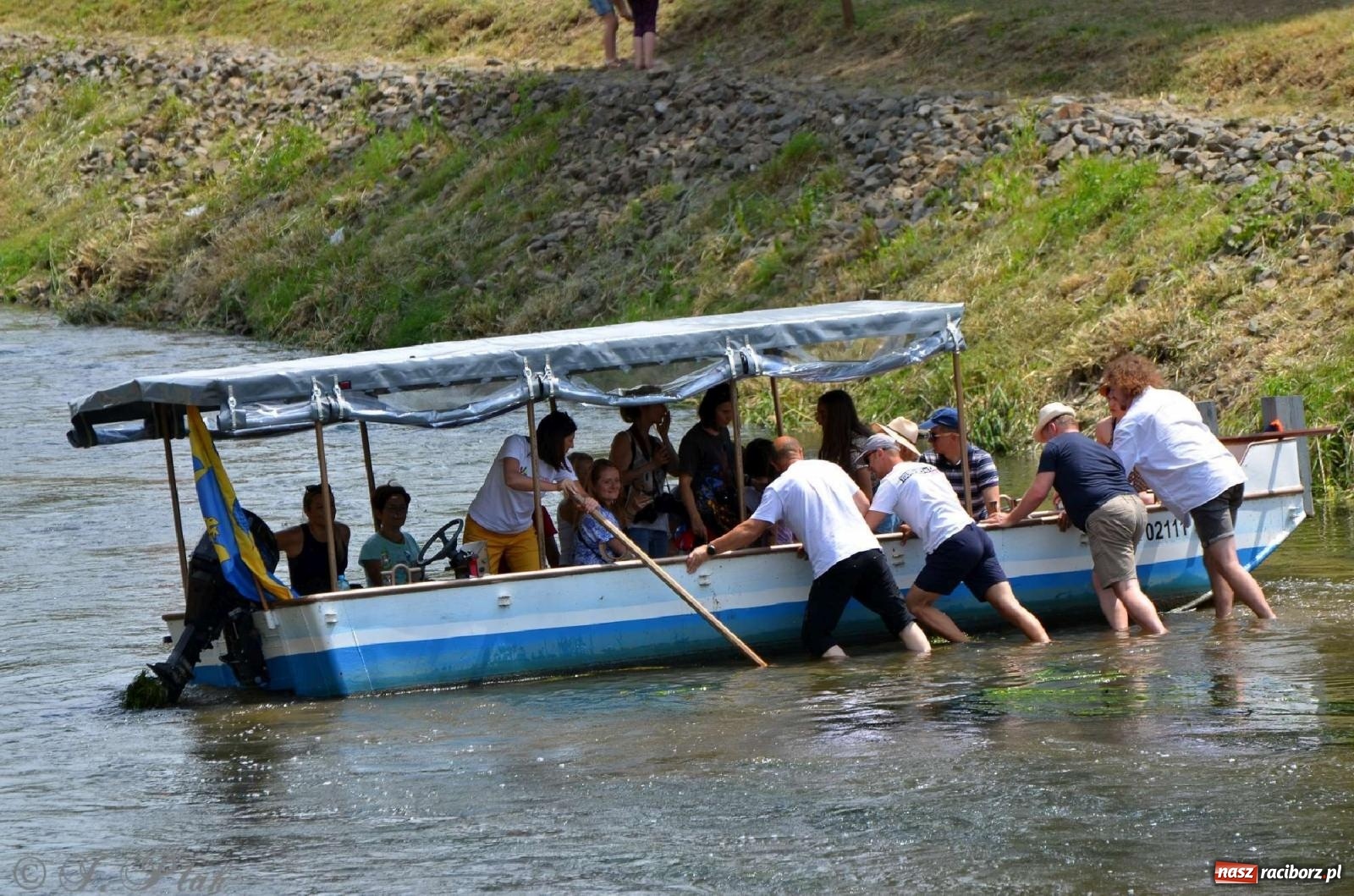 Zdjęcie w galerii na portalu naszraciborz.pl: Ponad trzydzieści pływadeł wypłynęło z Raciborza [FOTO i WIDEO] wiadomości z regionu