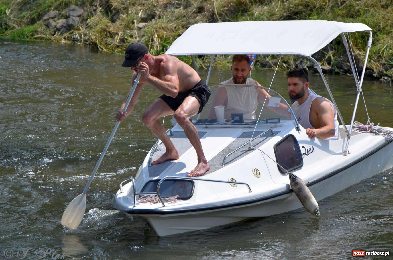 Zdjęcie w galerii na portalu naszraciborz.pl: Ponad trzydzieści pływadeł wypłynęło z Raciborza [FOTO i WIDEO] wiadomości z regionu