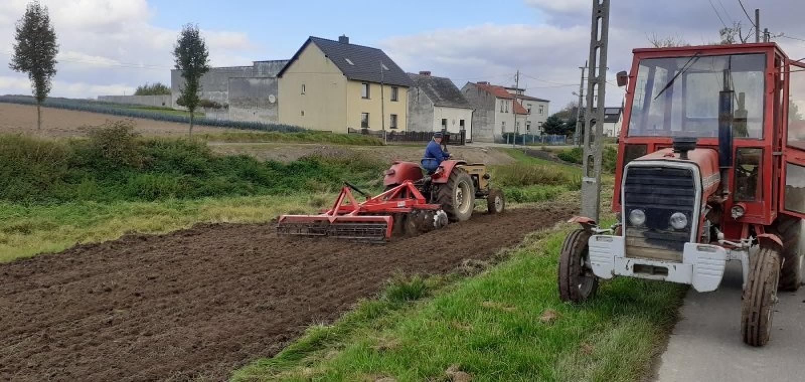Zdjęcie w galerii na portalu naszraciborz.pl: Z zarośniętego wąwozu powstała Wesoła Dolina z siłownią wiadomości z regionu