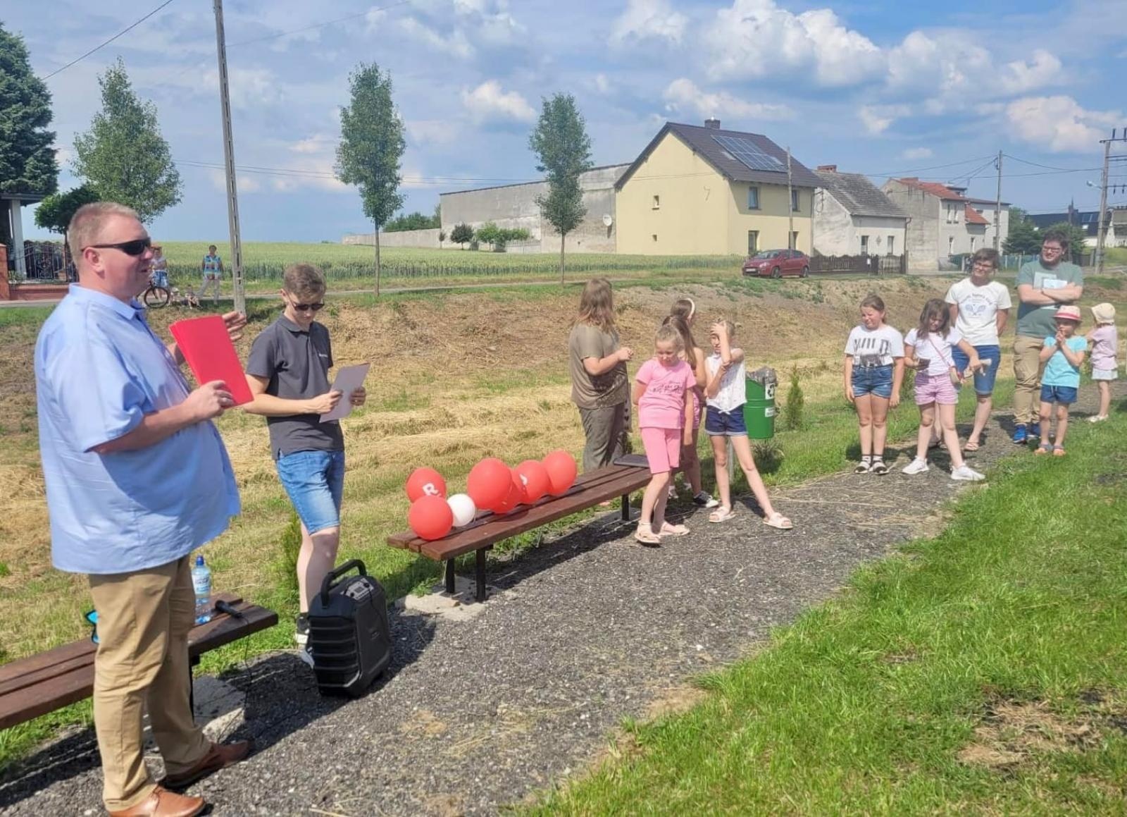 Zdjęcie w galerii na portalu naszraciborz.pl: Z zarośniętego wąwozu powstała Wesoła Dolina z siłownią wiadomości z regionu
