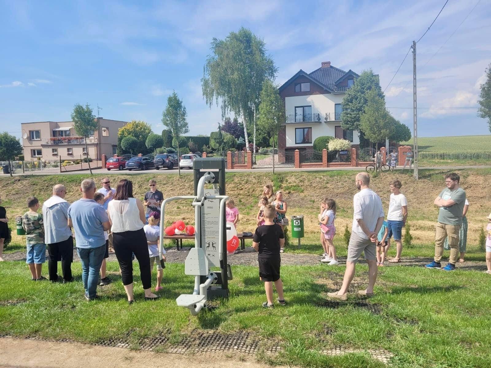 Zdjęcie w galerii na portalu naszraciborz.pl: Z zarośniętego wąwozu powstała Wesoła Dolina z siłownią wiadomości z regionu