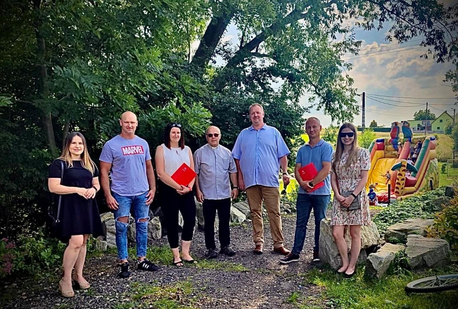 Zdjęcie w galerii na portalu naszraciborz.pl: Z zarośniętego wąwozu powstała Wesoła Dolina z siłownią wiadomości z regionu