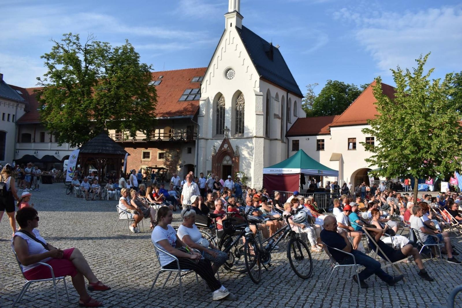 Zdjęcie w galerii na portalu naszraciborz.pl: AHOJ ZAŁOGO - Festiwal Górnej Odry na Zamku Piastowskim [FOTO] wiadomości z regionu
