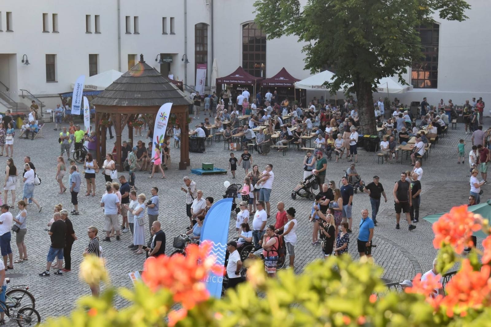 Zdjęcie w galerii na portalu naszraciborz.pl: AHOJ ZAŁOGO - Festiwal Górnej Odry na Zamku Piastowskim [FOTO] wiadomości z regionu