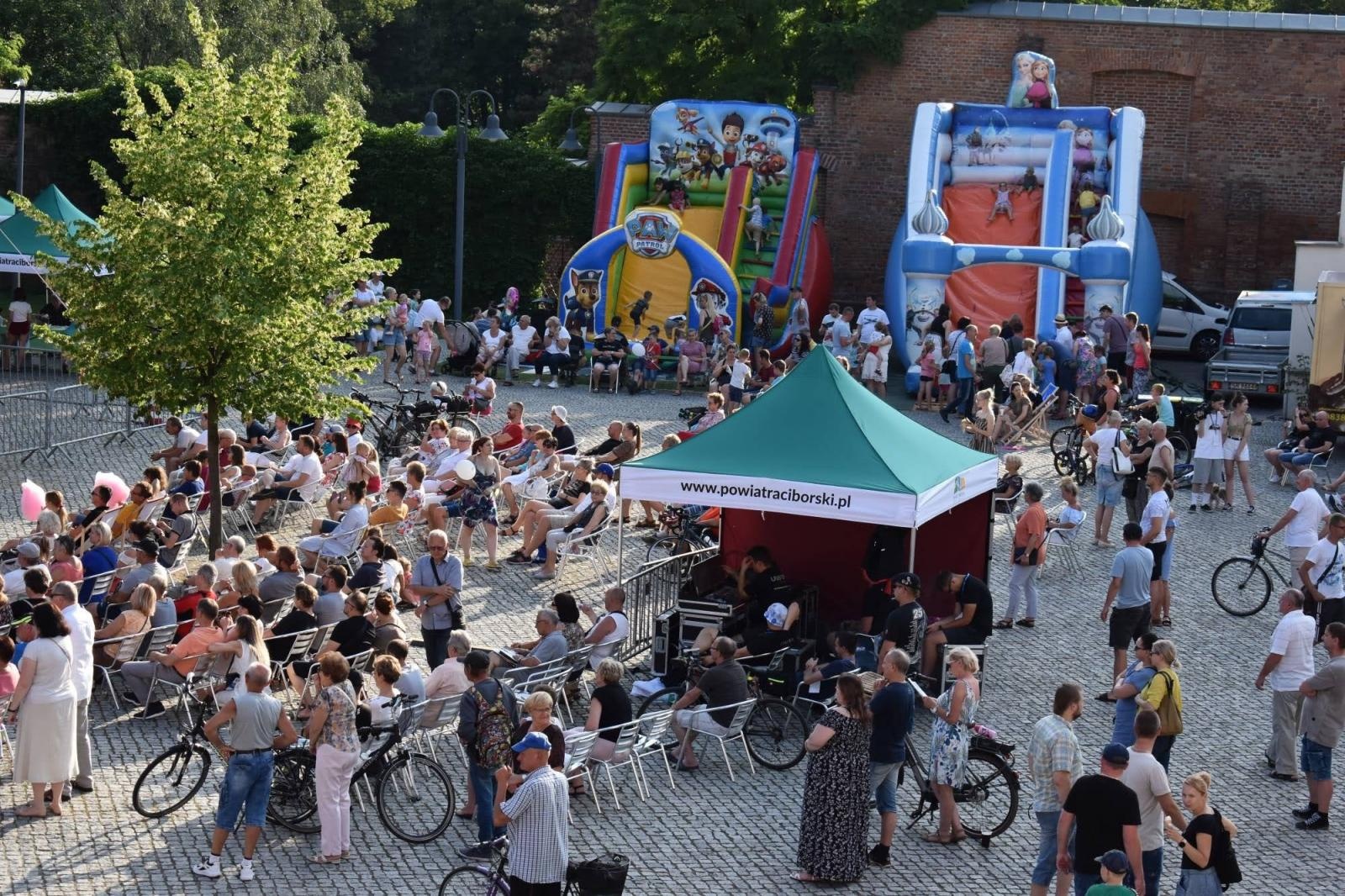 Zdjęcie w galerii na portalu naszraciborz.pl: AHOJ ZAŁOGO - Festiwal Górnej Odry na Zamku Piastowskim [FOTO] wiadomości z regionu