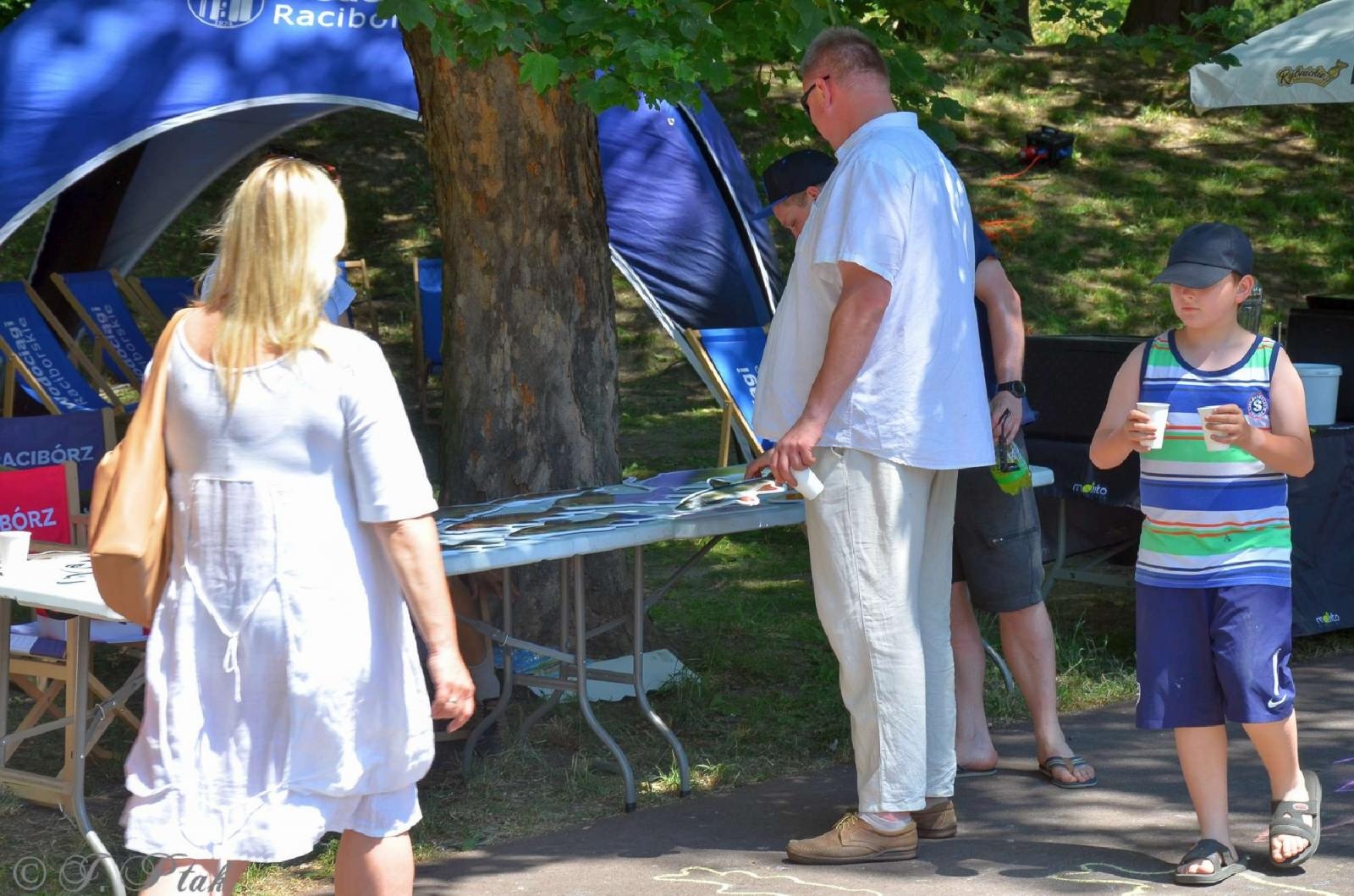 Zdjęcie w galerii na portalu naszraciborz.pl: Raciborzanka dla ochłody i basenik na plaży - niedziela na bulwarach wiadomości z regionu