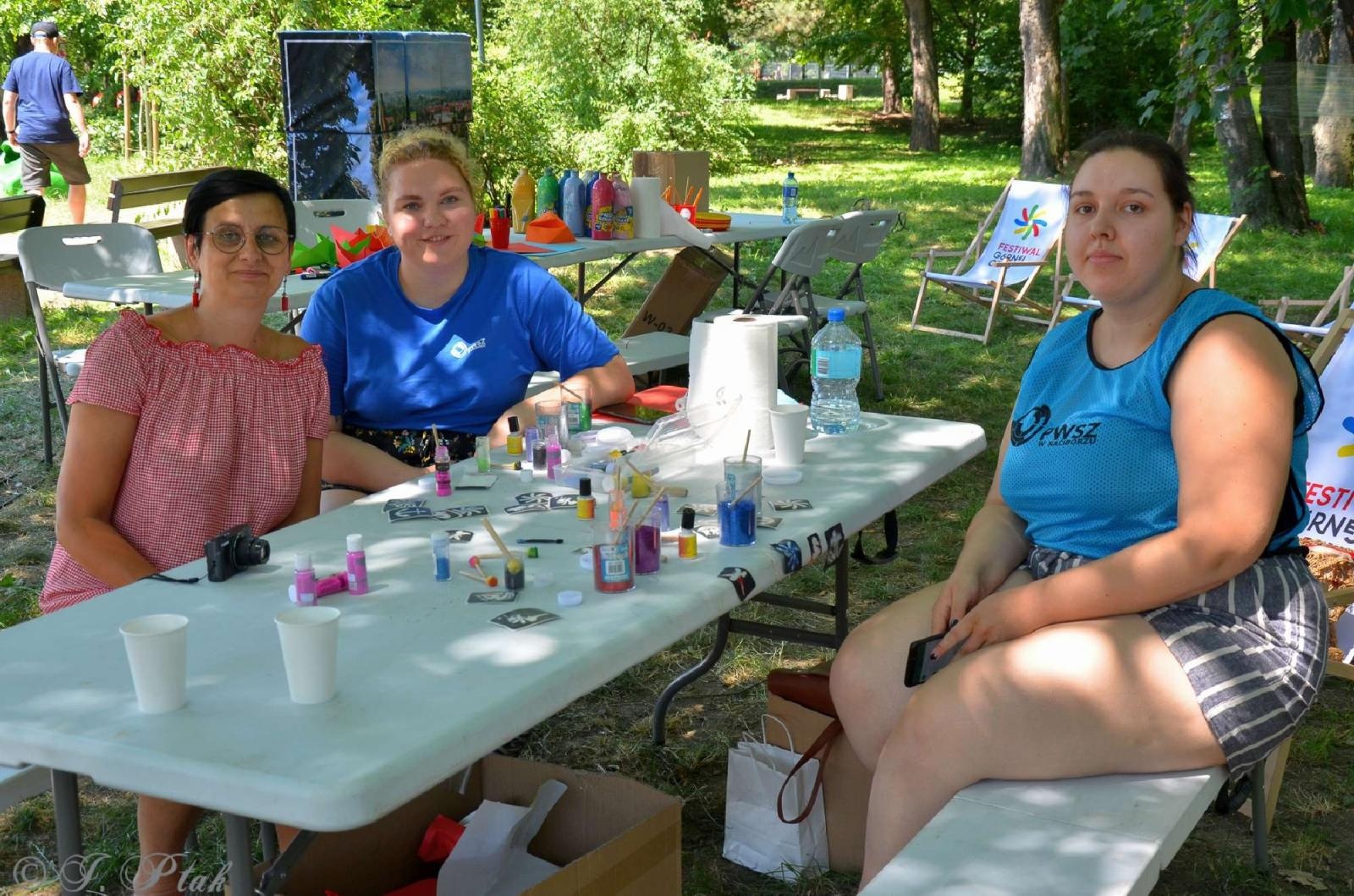 Zdjęcie w galerii na portalu naszraciborz.pl: Raciborzanka dla ochłody i basenik na plaży - niedziela na bulwarach wiadomości z regionu