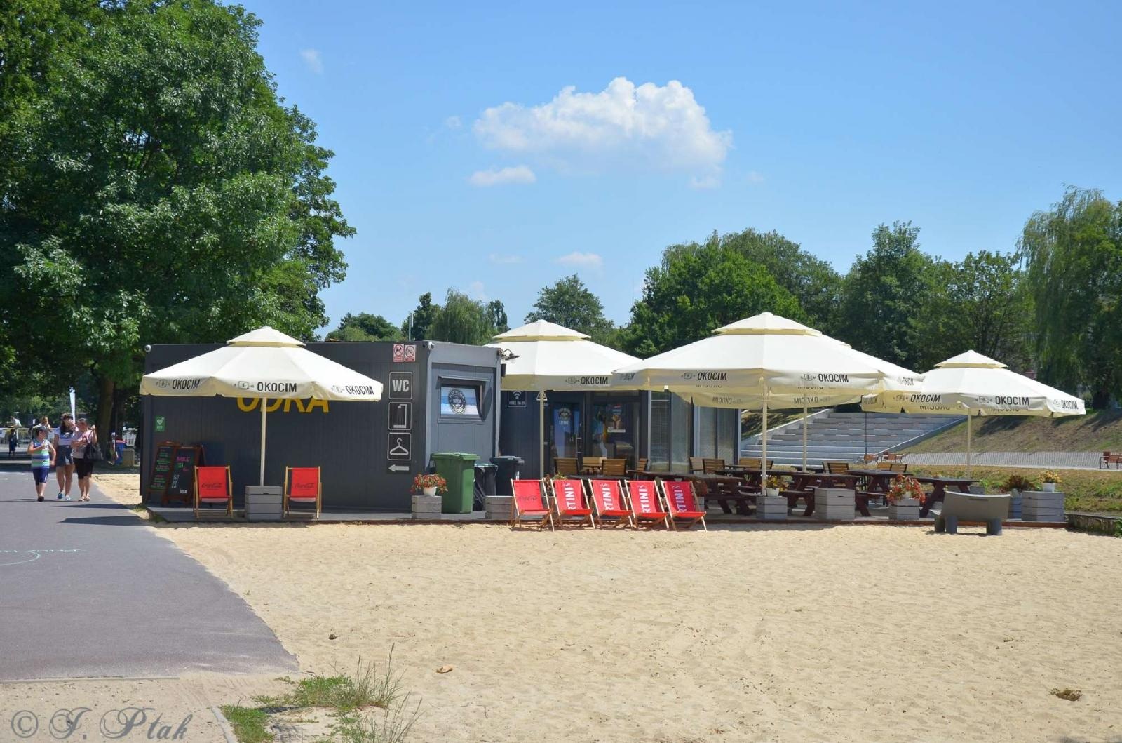 Zdjęcie w galerii na portalu naszraciborz.pl: Raciborzanka dla ochłody i basenik na plaży - niedziela na bulwarach wiadomości z regionu