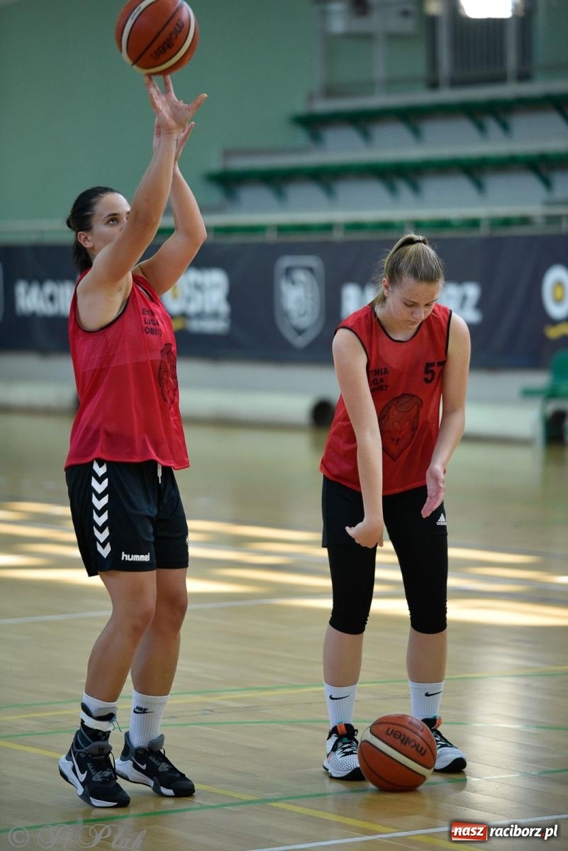 Zdjęcie w galerii na portalu naszraciborz.pl: Rywalizacja z miłości do dyscypliny. Liga Koszykówki Kobiet w Raciborzu [FOTO] wiadomości z regionu