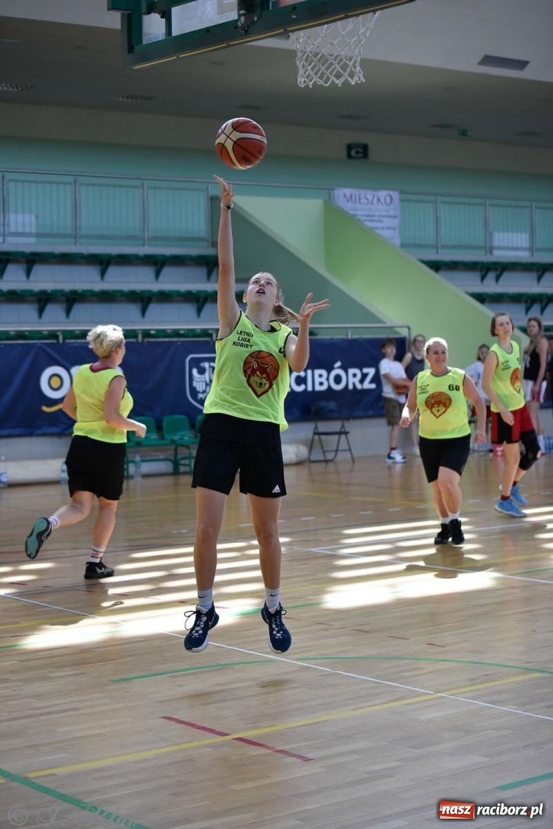 Zdjęcie w galerii na portalu naszraciborz.pl: Rywalizacja z miłości do dyscypliny. Liga Koszykówki Kobiet w Raciborzu [FOTO] wiadomości z regionu