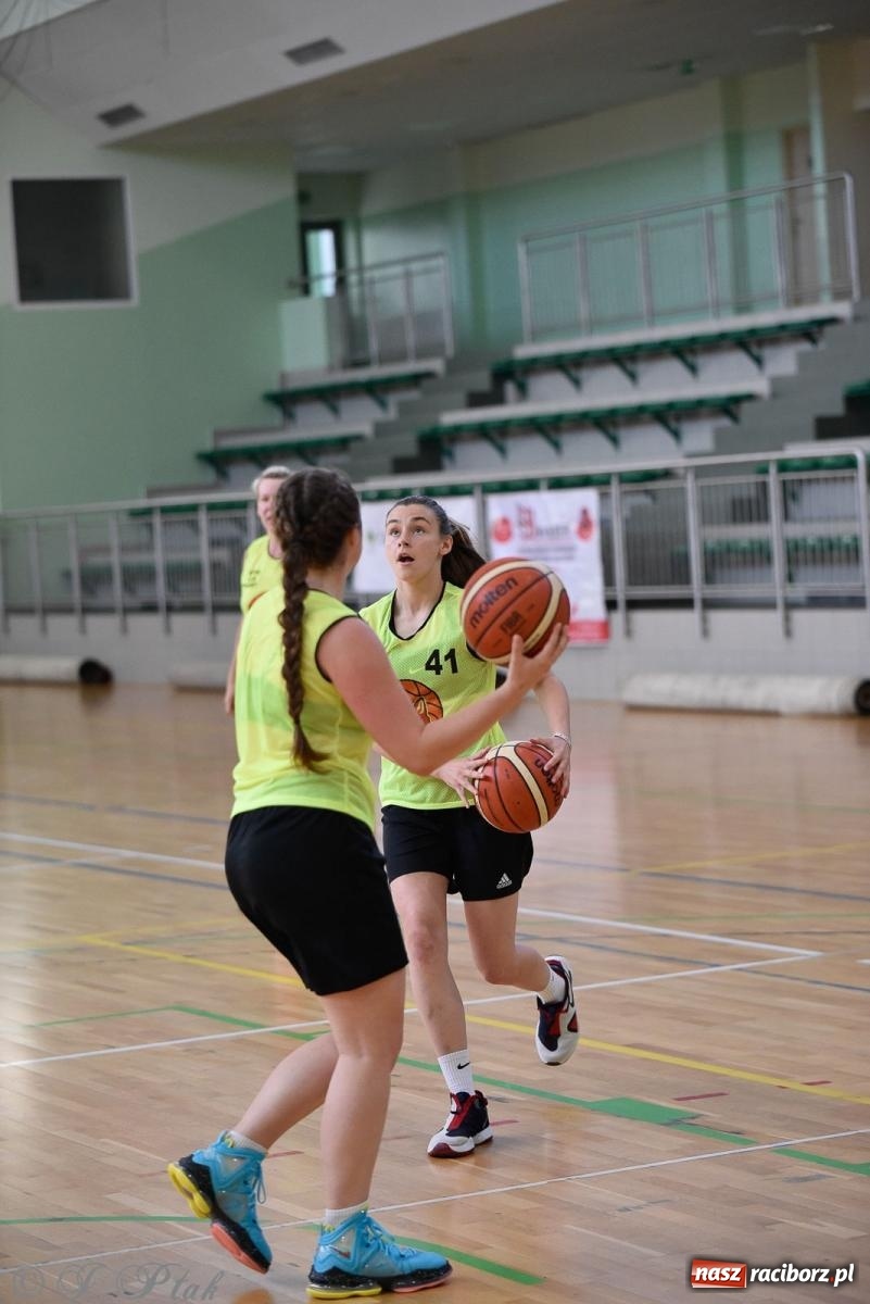 Zdjęcie w galerii na portalu naszraciborz.pl: Rywalizacja z miłości do dyscypliny. Liga Koszykówki Kobiet w Raciborzu [FOTO] wiadomości z regionu