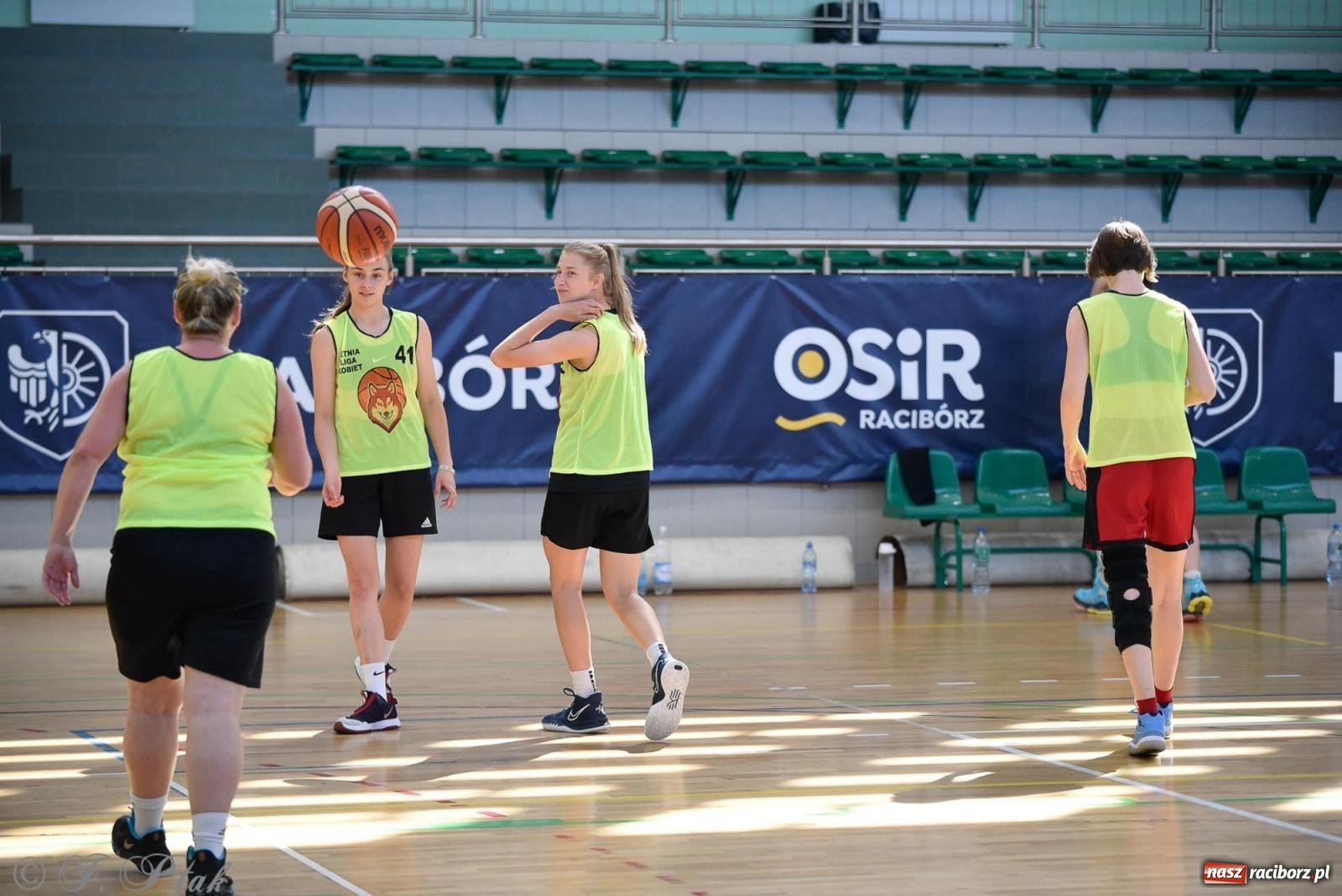 Zdjęcie w galerii na portalu naszraciborz.pl: Rywalizacja z miłości do dyscypliny. Liga Koszykówki Kobiet w Raciborzu [FOTO] wiadomości z regionu