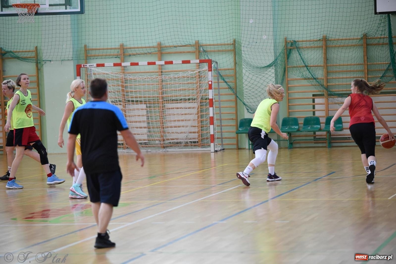 Zdjęcie w galerii na portalu naszraciborz.pl: Rywalizacja z miłości do dyscypliny. Liga Koszykówki Kobiet w Raciborzu [FOTO] wiadomości z regionu