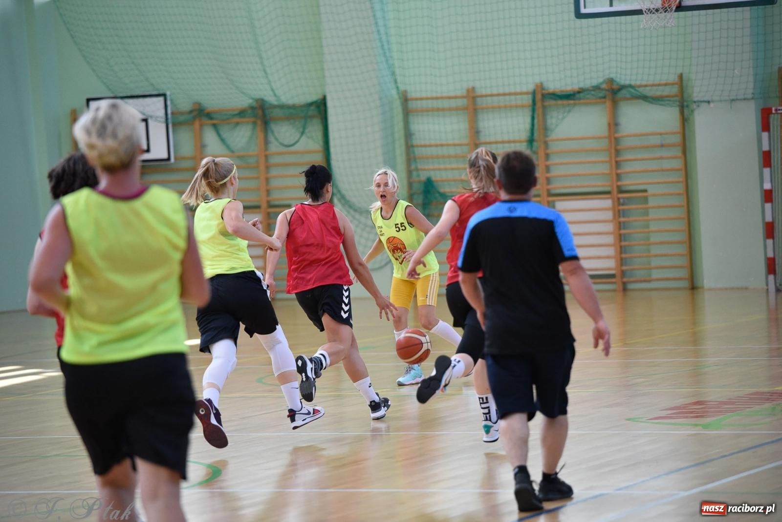 Zdjęcie w galerii na portalu naszraciborz.pl: Rywalizacja z miłości do dyscypliny. Liga Koszykówki Kobiet w Raciborzu [FOTO] wiadomości z regionu