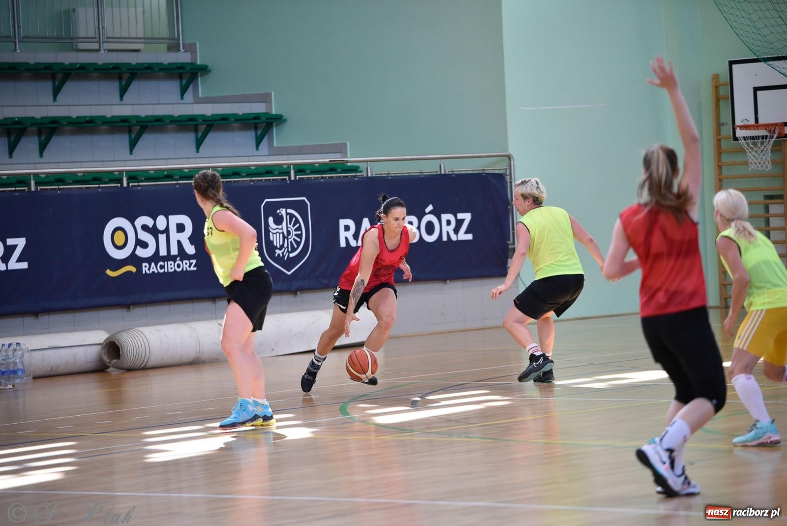 Zdjęcie w galerii na portalu naszraciborz.pl: Rywalizacja z miłości do dyscypliny. Liga Koszykówki Kobiet w Raciborzu [FOTO] wiadomości z regionu