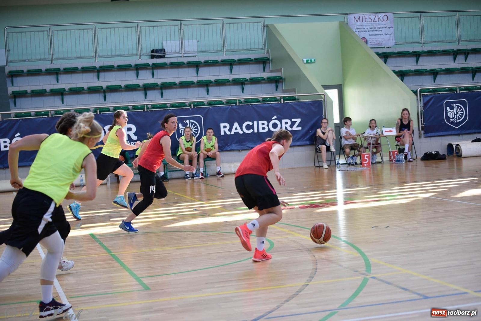Zdjęcie w galerii na portalu naszraciborz.pl: Rywalizacja z miłości do dyscypliny. Liga Koszykówki Kobiet w Raciborzu [FOTO] wiadomości z regionu