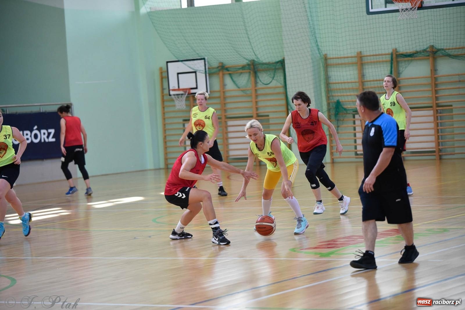 Zdjęcie w galerii na portalu naszraciborz.pl: Rywalizacja z miłości do dyscypliny. Liga Koszykówki Kobiet w Raciborzu [FOTO] wiadomości z regionu