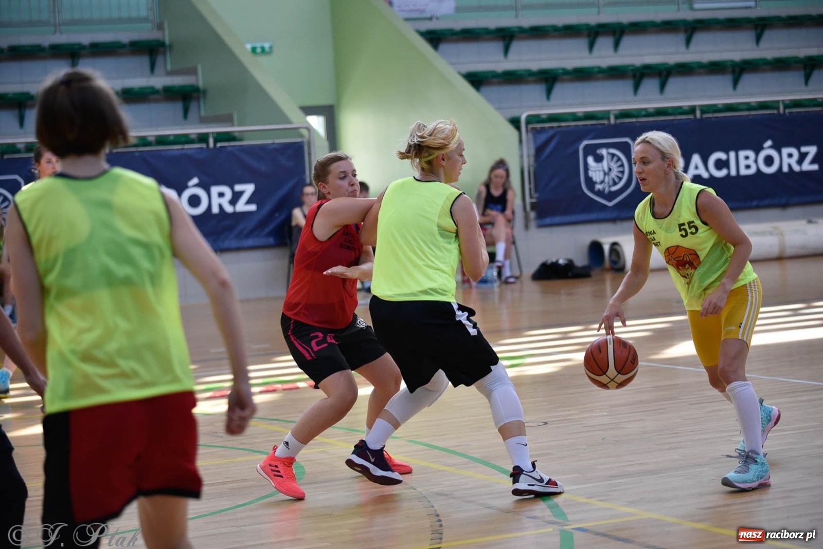 Zdjęcie w galerii na portalu naszraciborz.pl: Rywalizacja z miłości do dyscypliny. Liga Koszykówki Kobiet w Raciborzu [FOTO] wiadomości z regionu