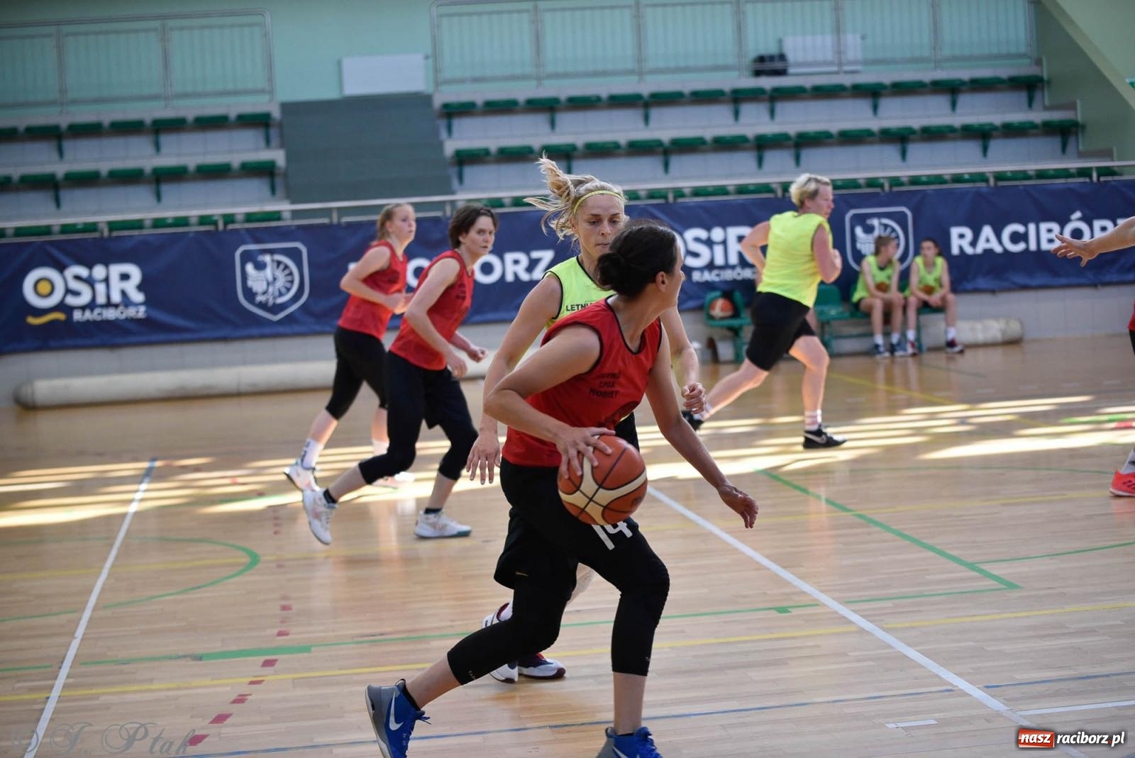 Zdjęcie w galerii na portalu naszraciborz.pl: Rywalizacja z miłości do dyscypliny. Liga Koszykówki Kobiet w Raciborzu [FOTO] wiadomości z regionu