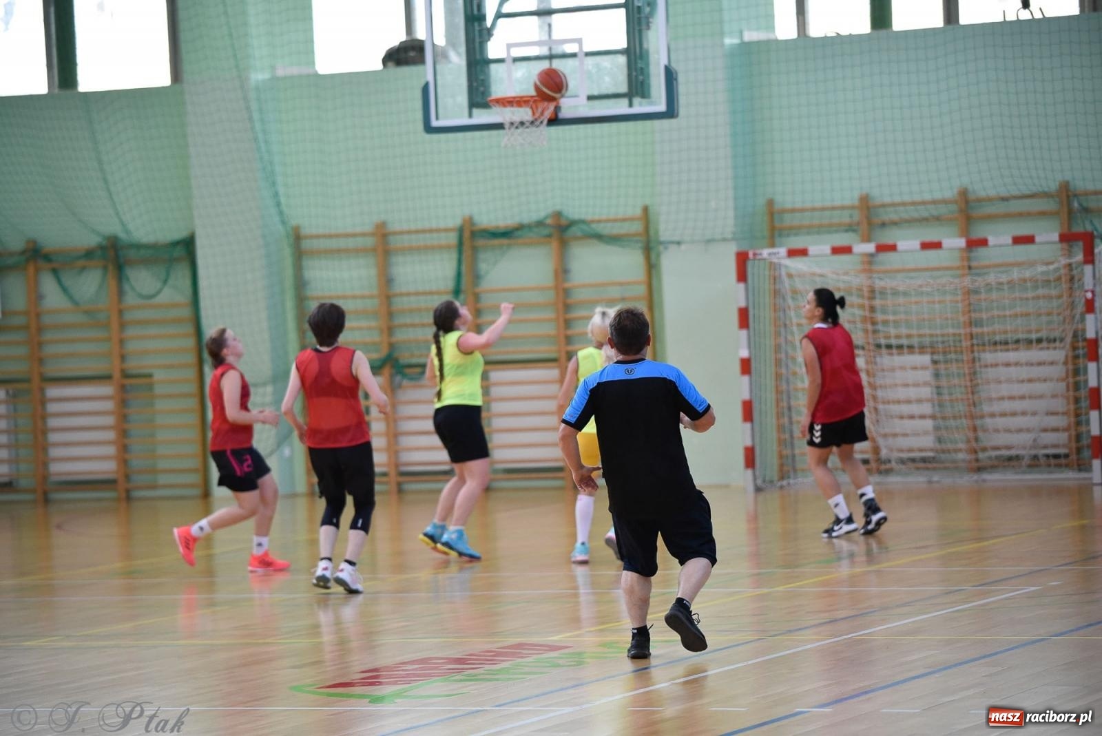 Zdjęcie w galerii na portalu naszraciborz.pl: Rywalizacja z miłości do dyscypliny. Liga Koszykówki Kobiet w Raciborzu [FOTO] wiadomości z regionu