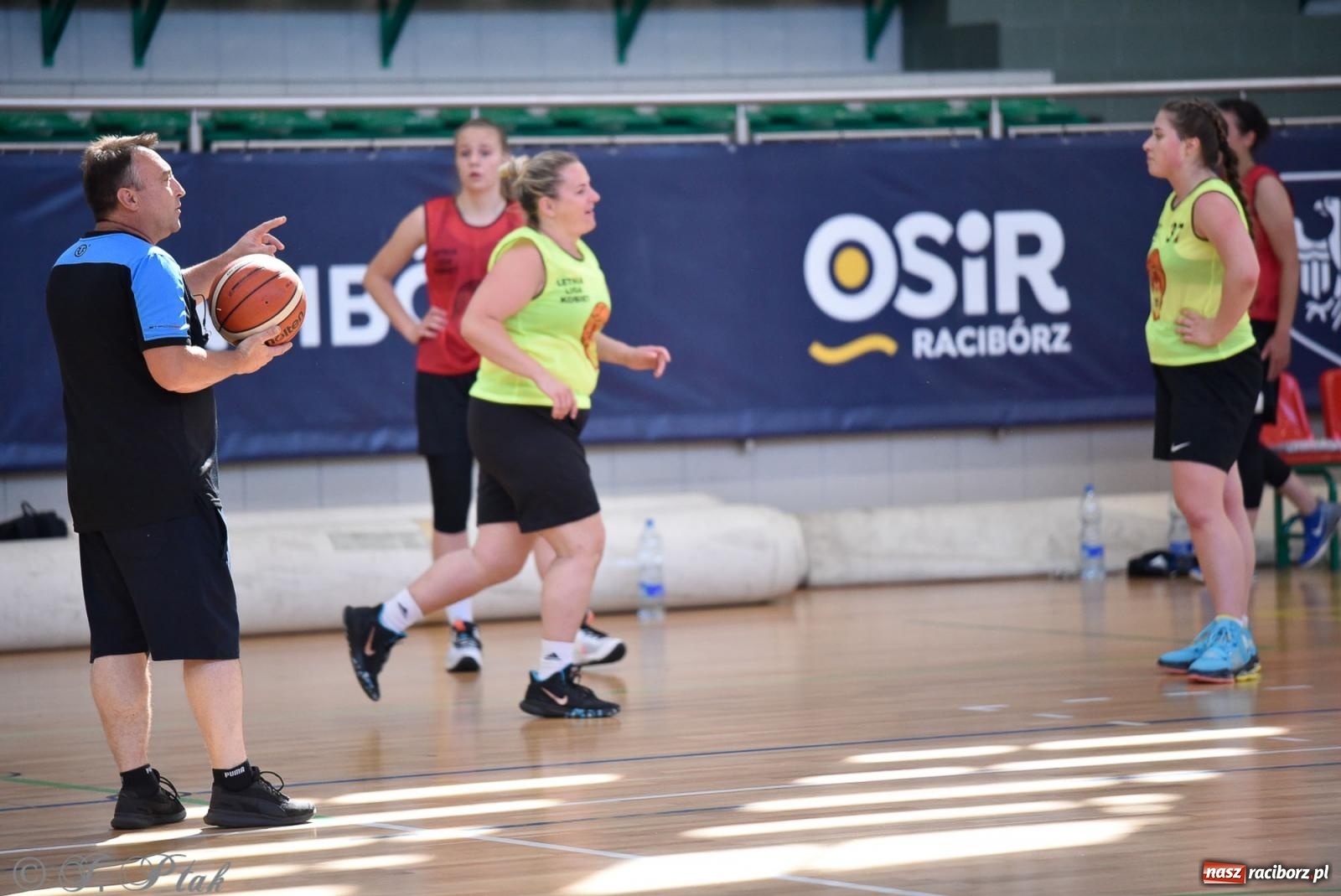Zdjęcie w galerii na portalu naszraciborz.pl: Rywalizacja z miłości do dyscypliny. Liga Koszykówki Kobiet w Raciborzu [FOTO] wiadomości z regionu