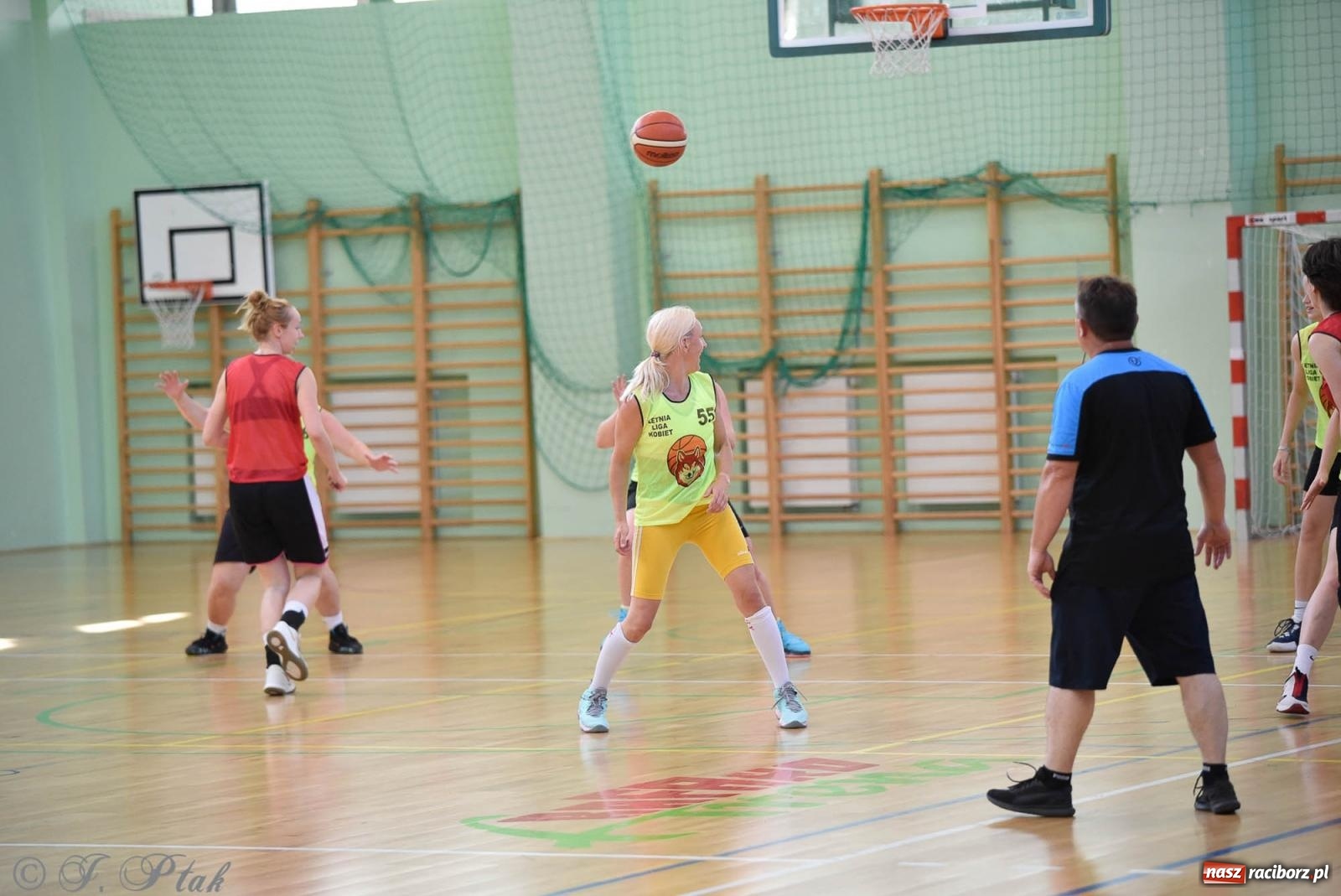 Zdjęcie w galerii na portalu naszraciborz.pl: Rywalizacja z miłości do dyscypliny. Liga Koszykówki Kobiet w Raciborzu [FOTO] wiadomości z regionu