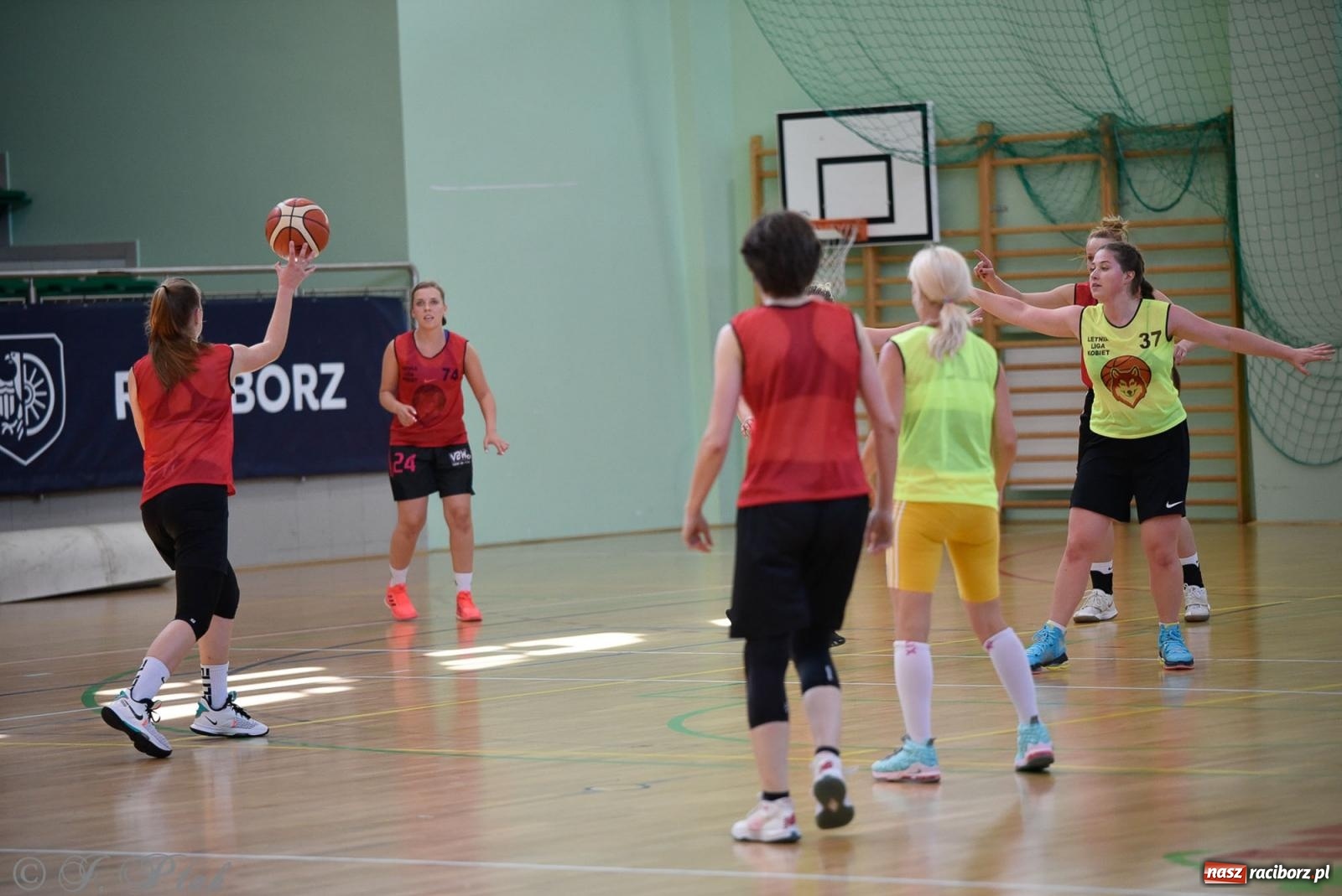 Zdjęcie w galerii na portalu naszraciborz.pl: Rywalizacja z miłości do dyscypliny. Liga Koszykówki Kobiet w Raciborzu [FOTO] wiadomości z regionu