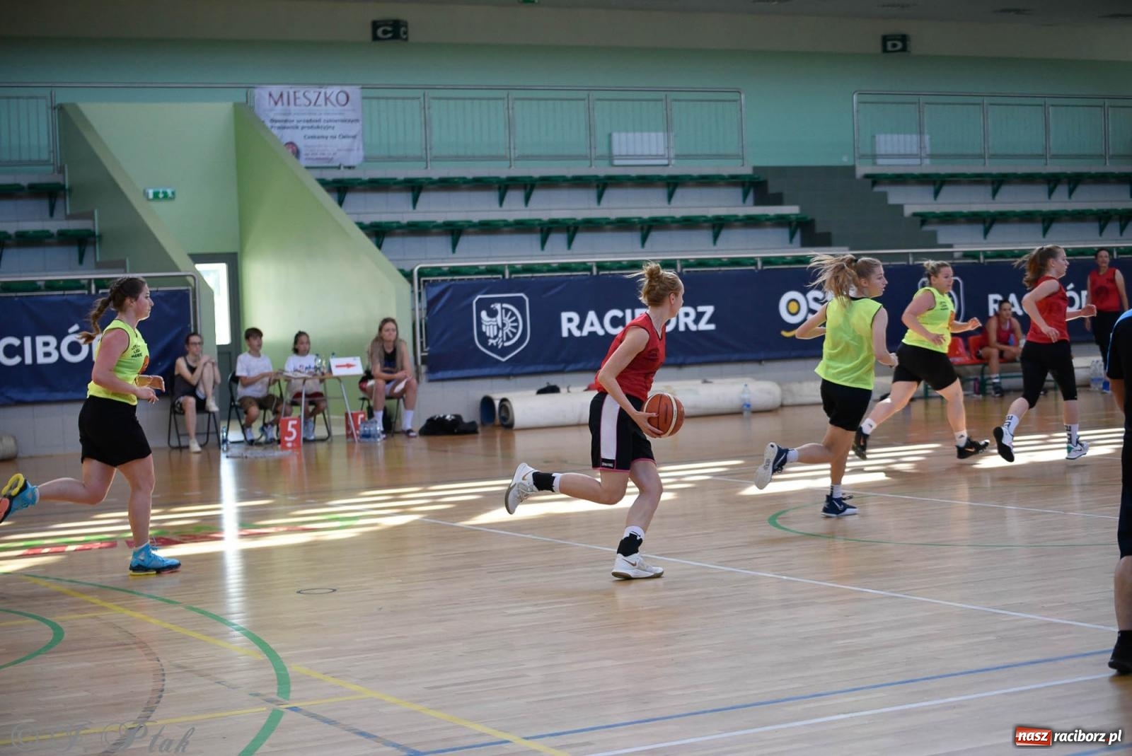 Zdjęcie w galerii na portalu naszraciborz.pl: Rywalizacja z miłości do dyscypliny. Liga Koszykówki Kobiet w Raciborzu [FOTO] wiadomości z regionu