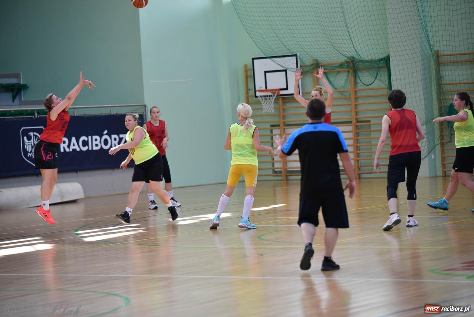 Zdjęcie w galerii na portalu naszraciborz.pl: Rywalizacja z miłości do dyscypliny. Liga Koszykówki Kobiet w Raciborzu [FOTO] wiadomości z regionu