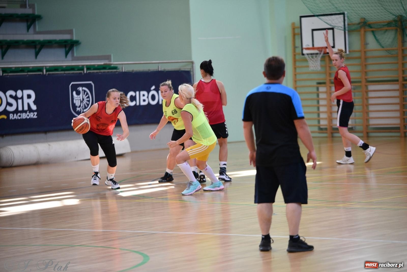 Zdjęcie w galerii na portalu naszraciborz.pl: Rywalizacja z miłości do dyscypliny. Liga Koszykówki Kobiet w Raciborzu [FOTO] wiadomości z regionu