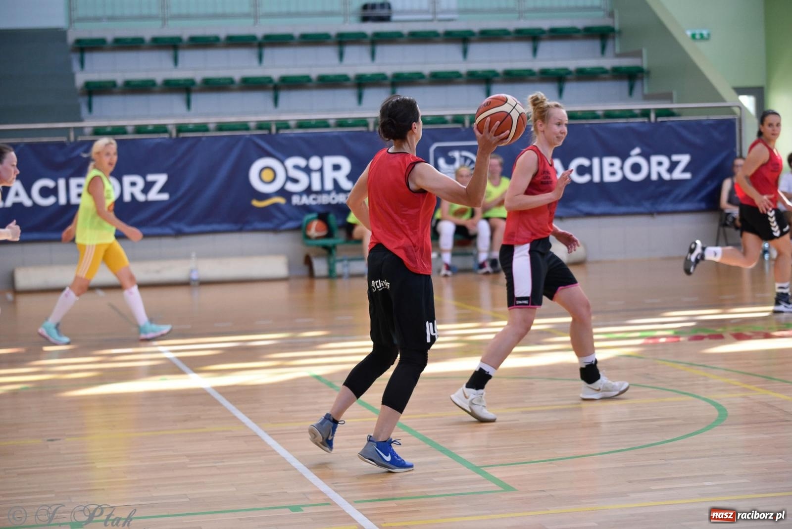 Zdjęcie w galerii na portalu naszraciborz.pl: Rywalizacja z miłości do dyscypliny. Liga Koszykówki Kobiet w Raciborzu [FOTO] wiadomości z regionu