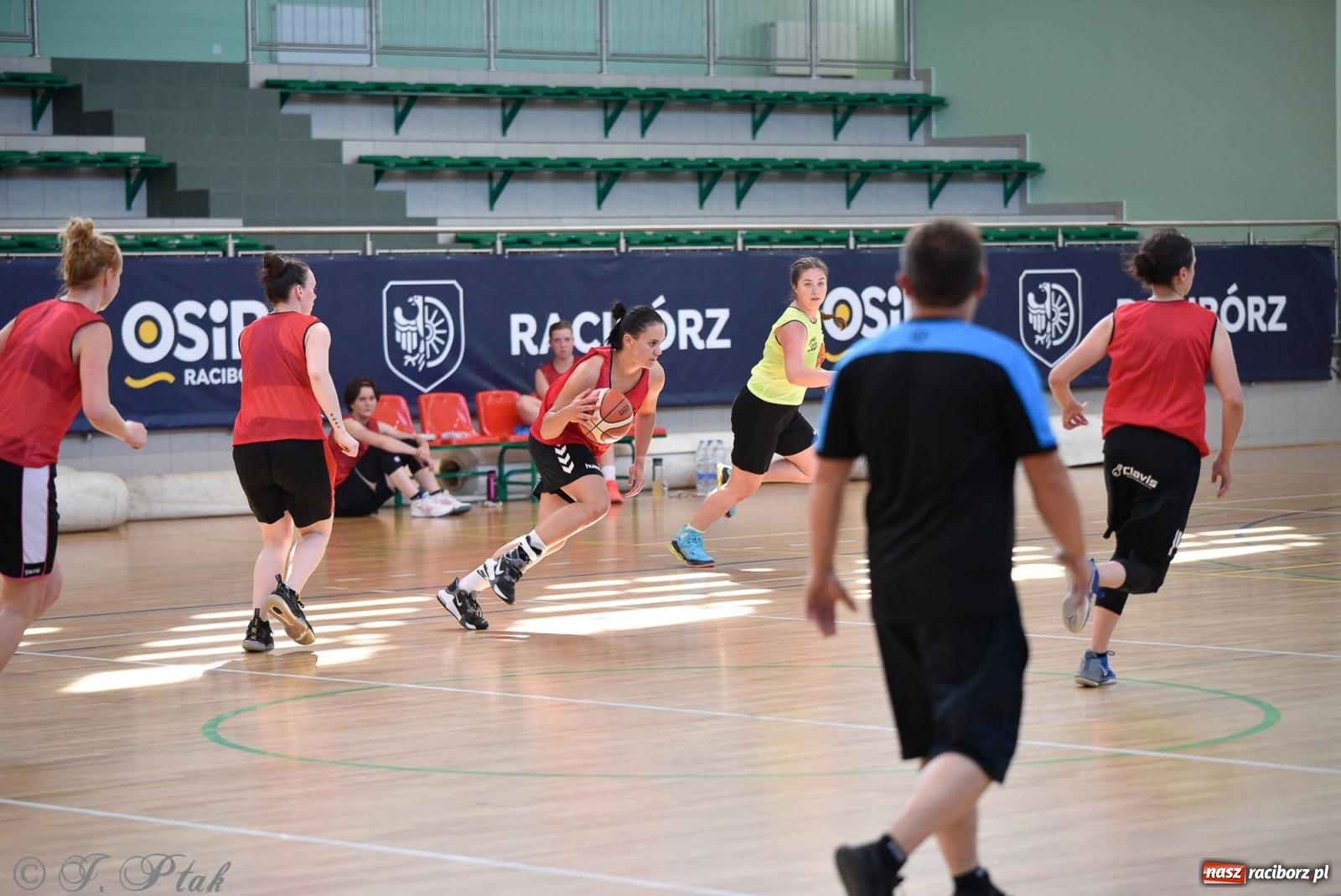 Zdjęcie w galerii na portalu naszraciborz.pl: Rywalizacja z miłości do dyscypliny. Liga Koszykówki Kobiet w Raciborzu [FOTO] wiadomości z regionu