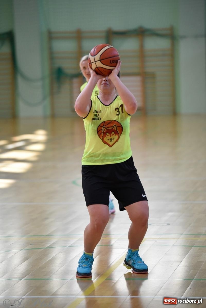 Zdjęcie w galerii na portalu naszraciborz.pl: Rywalizacja z miłości do dyscypliny. Liga Koszykówki Kobiet w Raciborzu [FOTO] wiadomości z regionu
