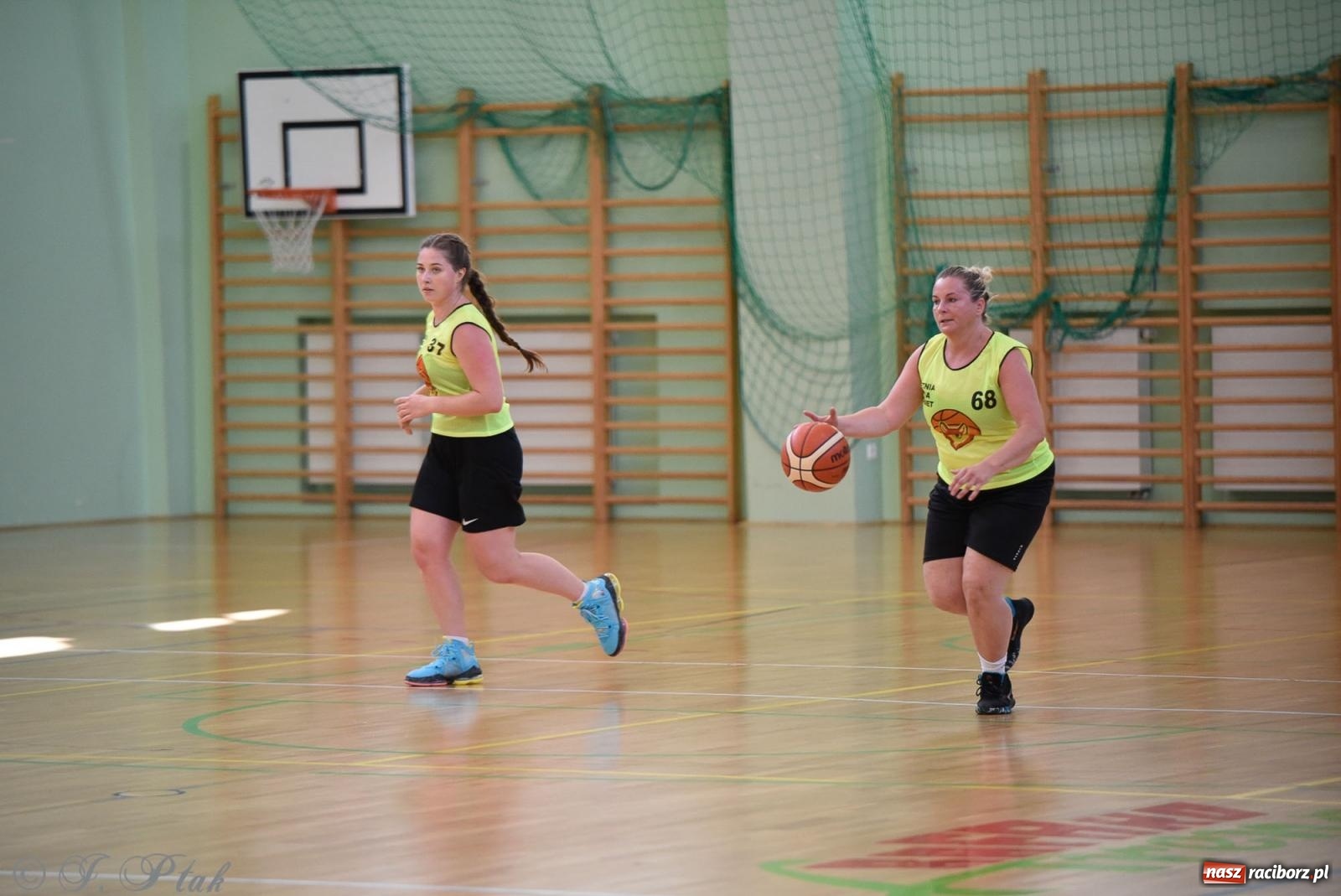 Zdjęcie w galerii na portalu naszraciborz.pl: Rywalizacja z miłości do dyscypliny. Liga Koszykówki Kobiet w Raciborzu [FOTO] wiadomości z regionu