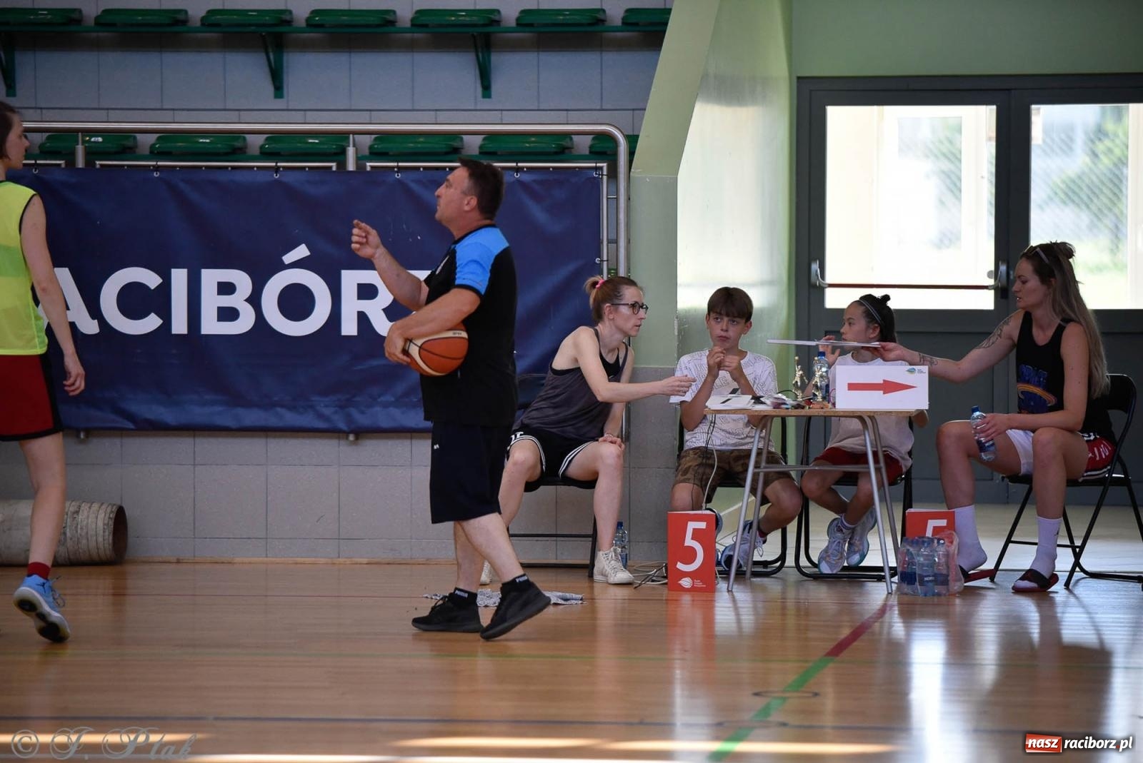 Zdjęcie w galerii na portalu naszraciborz.pl: Rywalizacja z miłości do dyscypliny. Liga Koszykówki Kobiet w Raciborzu [FOTO] wiadomości z regionu