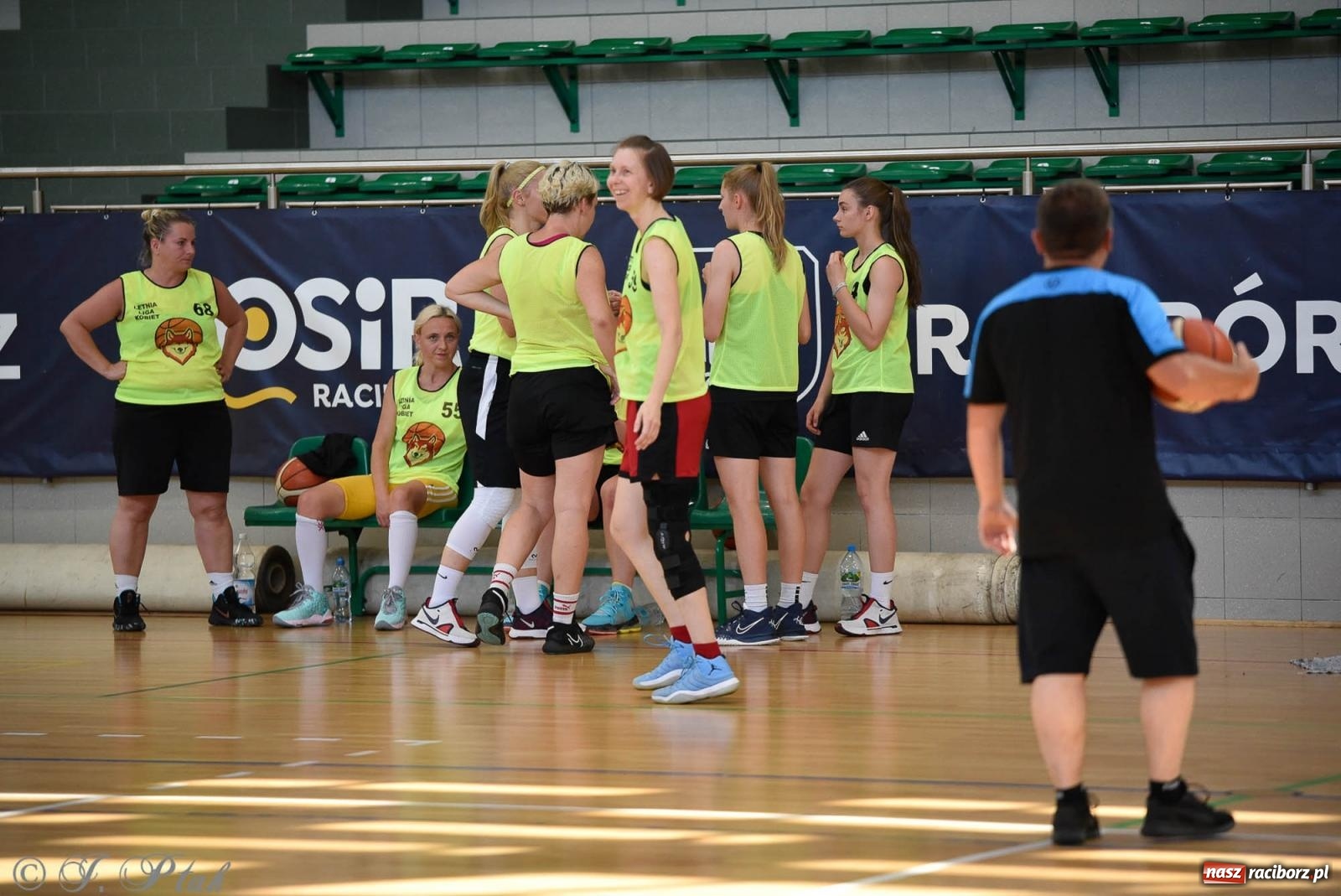 Zdjęcie w galerii na portalu naszraciborz.pl: Rywalizacja z miłości do dyscypliny. Liga Koszykówki Kobiet w Raciborzu [FOTO] wiadomości z regionu