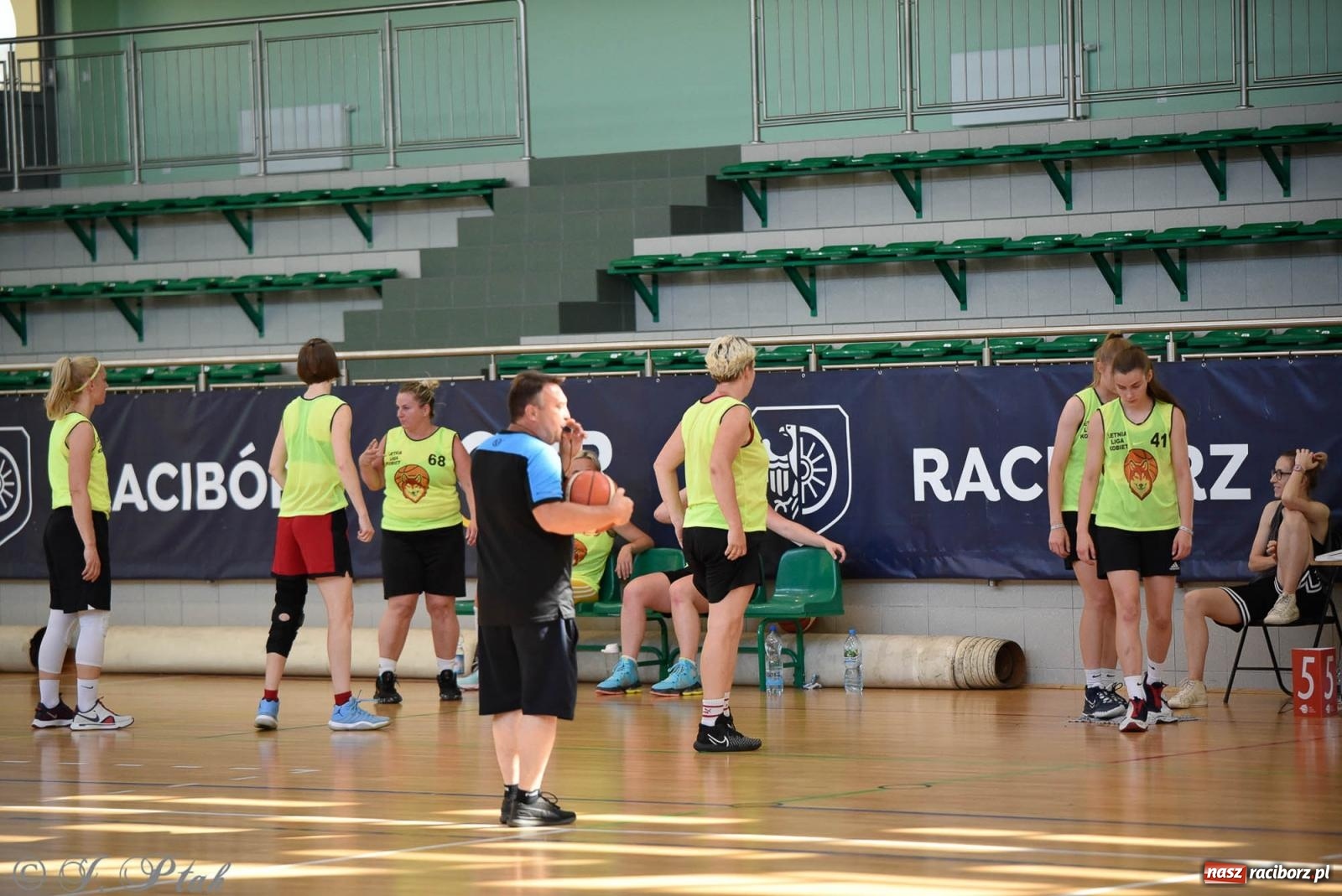 Zdjęcie w galerii na portalu naszraciborz.pl: Rywalizacja z miłości do dyscypliny. Liga Koszykówki Kobiet w Raciborzu [FOTO] wiadomości z regionu