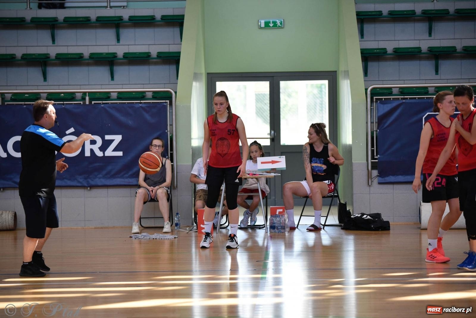 Zdjęcie w galerii na portalu naszraciborz.pl: Rywalizacja z miłości do dyscypliny. Liga Koszykówki Kobiet w Raciborzu [FOTO] wiadomości z regionu