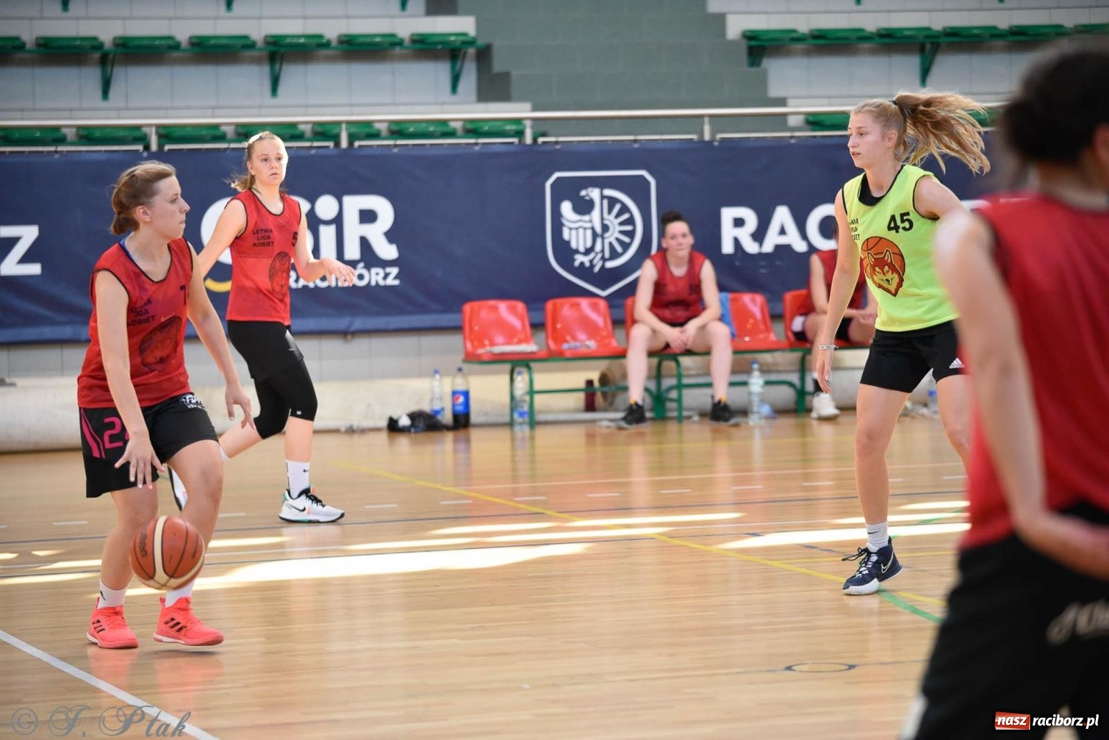 Zdjęcie w galerii na portalu naszraciborz.pl: Rywalizacja z miłości do dyscypliny. Liga Koszykówki Kobiet w Raciborzu [FOTO] wiadomości z regionu