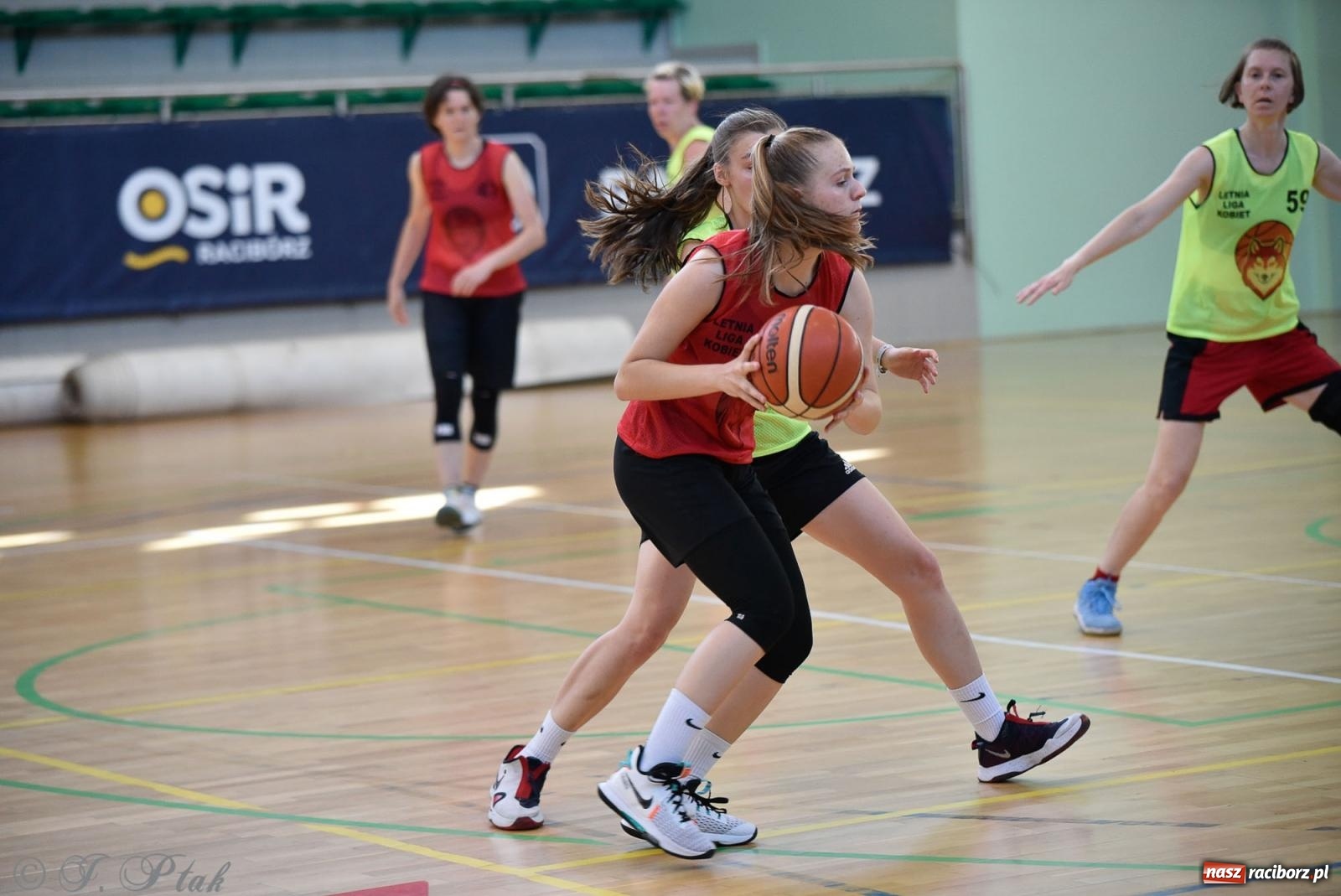 Zdjęcie w galerii na portalu naszraciborz.pl: Rywalizacja z miłości do dyscypliny. Liga Koszykówki Kobiet w Raciborzu [FOTO] wiadomości z regionu
