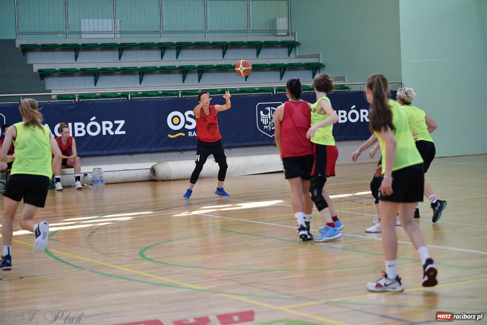 Zdjęcie w galerii na portalu naszraciborz.pl: Rywalizacja z miłości do dyscypliny. Liga Koszykówki Kobiet w Raciborzu [FOTO] wiadomości z regionu