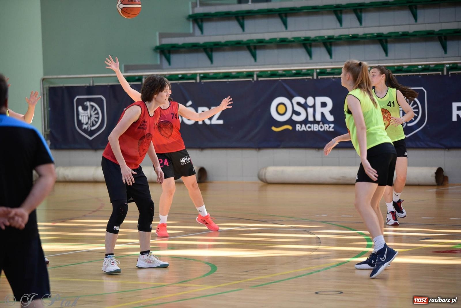 Zdjęcie w galerii na portalu naszraciborz.pl: Rywalizacja z miłości do dyscypliny. Liga Koszykówki Kobiet w Raciborzu [FOTO] wiadomości z regionu