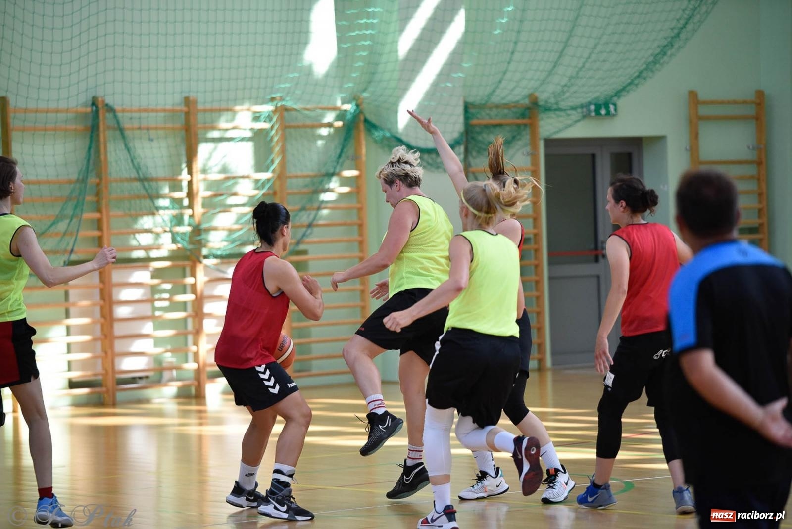 Zdjęcie w galerii na portalu naszraciborz.pl: Rywalizacja z miłości do dyscypliny. Liga Koszykówki Kobiet w Raciborzu [FOTO] wiadomości z regionu