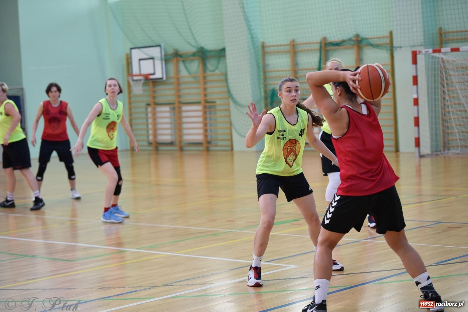 Zdjęcie w galerii na portalu naszraciborz.pl: Rywalizacja z miłości do dyscypliny. Liga Koszykówki Kobiet w Raciborzu [FOTO] wiadomości z regionu