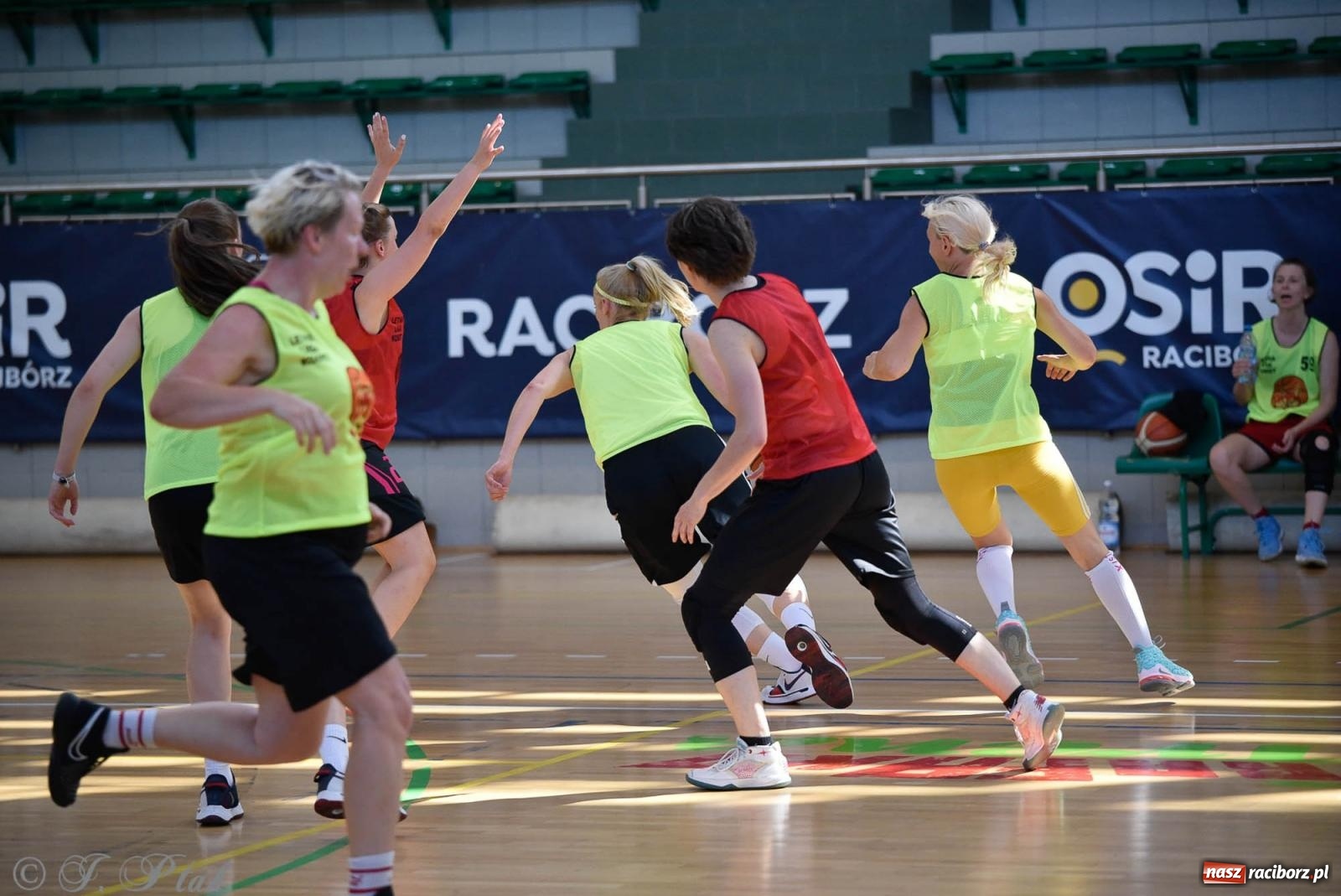 Zdjęcie w galerii na portalu naszraciborz.pl: Rywalizacja z miłości do dyscypliny. Liga Koszykówki Kobiet w Raciborzu [FOTO] wiadomości z regionu