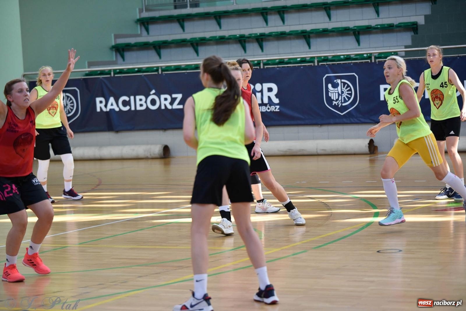 Zdjęcie w galerii na portalu naszraciborz.pl: Rywalizacja z miłości do dyscypliny. Liga Koszykówki Kobiet w Raciborzu [FOTO] wiadomości z regionu