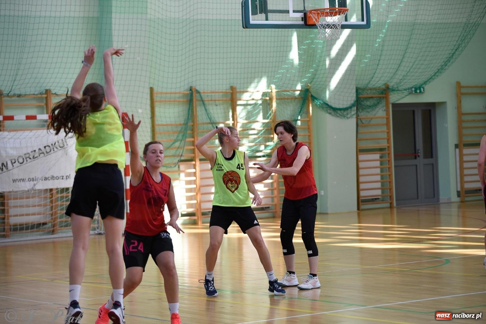Zdjęcie w galerii na portalu naszraciborz.pl: Rywalizacja z miłości do dyscypliny. Liga Koszykówki Kobiet w Raciborzu [FOTO] wiadomości z regionu