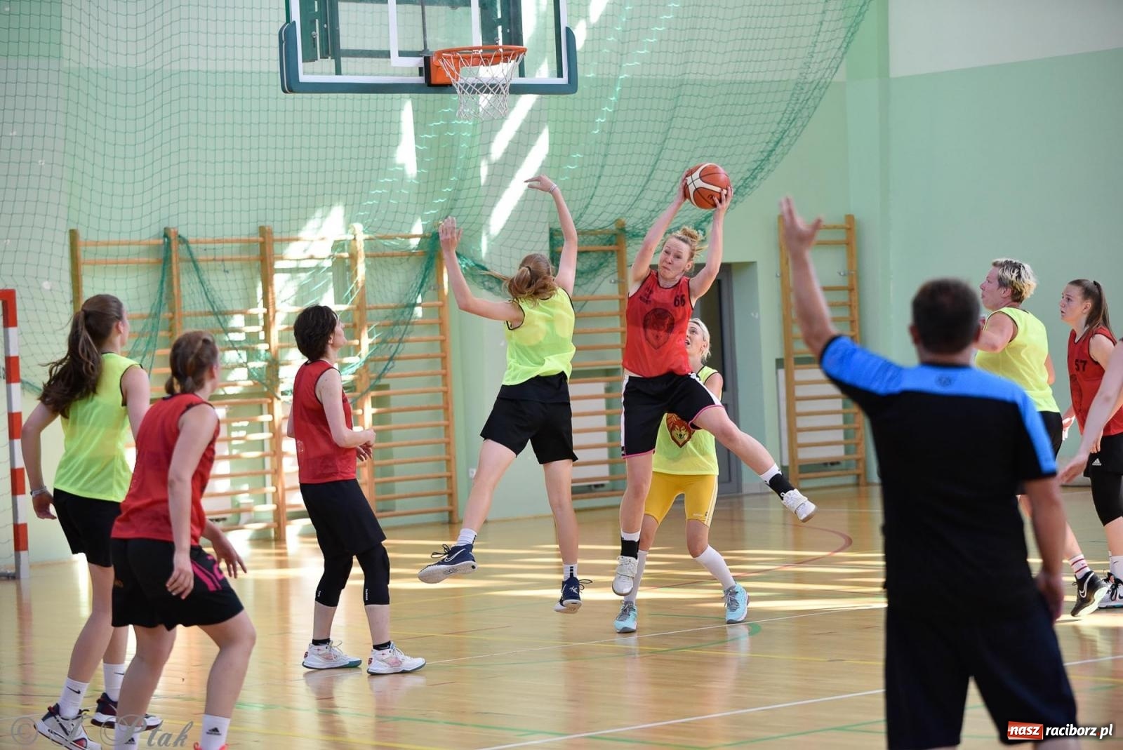Zdjęcie w galerii na portalu naszraciborz.pl: Rywalizacja z miłości do dyscypliny. Liga Koszykówki Kobiet w Raciborzu [FOTO] wiadomości z regionu