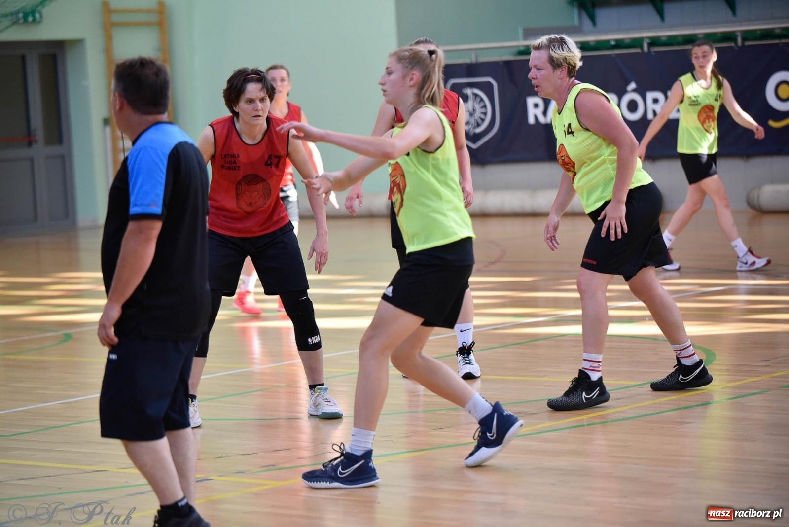 Zdjęcie w galerii na portalu naszraciborz.pl: Rywalizacja z miłości do dyscypliny. Liga Koszykówki Kobiet w Raciborzu [FOTO] wiadomości z regionu
